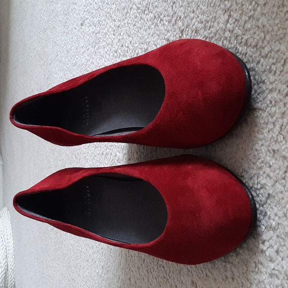STUART WEITZMAN Gorgeous Rich Burgundy Red Suede Wedge Pumps - Near New - Picture 11 of 17